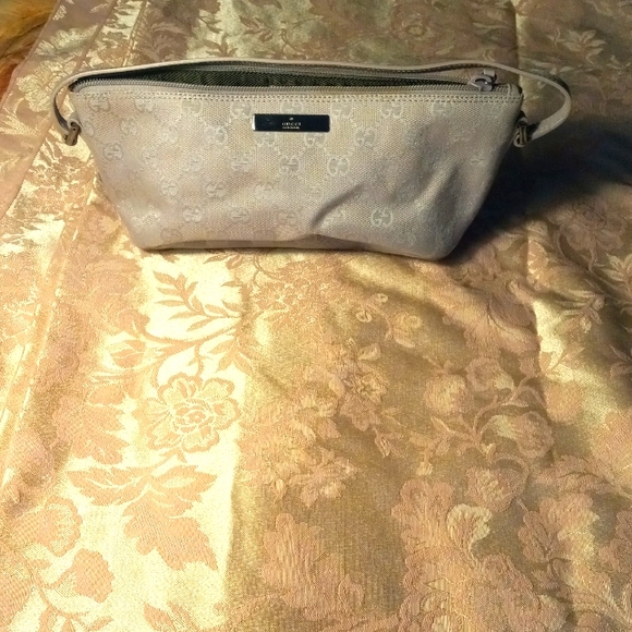 10x5 authentic Gucci small purse very good condition serial number 0 7 1 9 8 2 1 - Picture 1 of 14